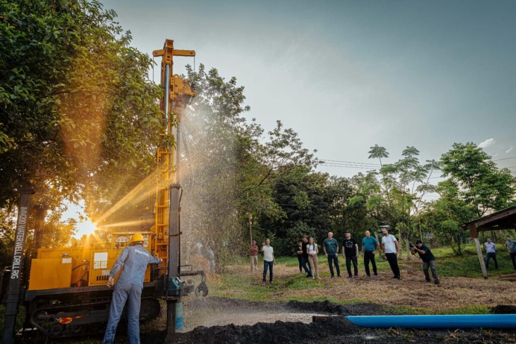 Passalacqua supervisó la perforación que abastecerá de agua a una escuela y a más de 100 familias en Colonia Aurora imagen-5