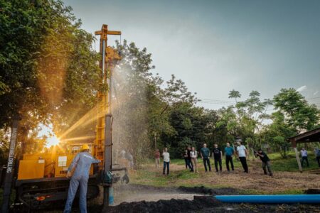 Passalacqua supervisó la perforación que abastecerá de agua a una escuela y a más de 100 familias en Colonia Aurora imagen-129