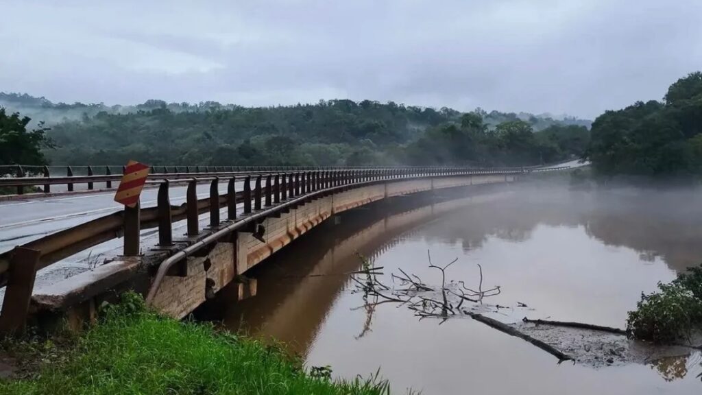 Continúa el corte total en los puentes Piray Guazú y Paranay por la crecida imagen-5
