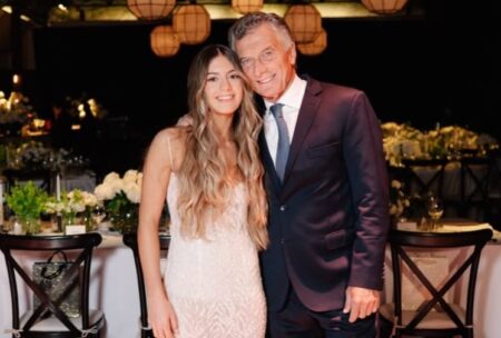 Mauricio Macri mostró fotos de los 15 de Antonia: el vestido bordado, el baile y los detalles de la fiesta imagen-8