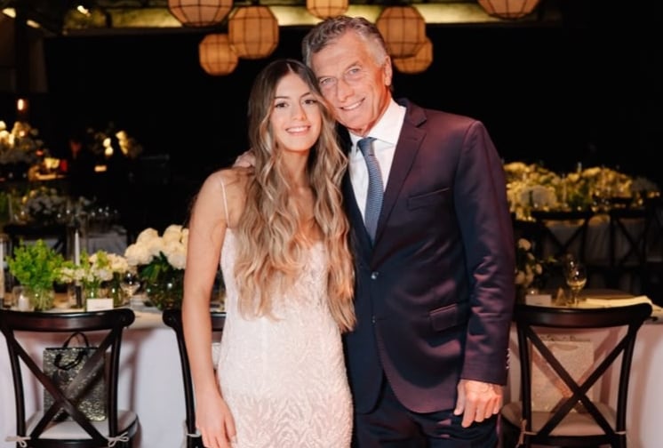 Mauricio Macri mostró fotos de los 15 de Antonia: el vestido bordado, el baile y los detalles de la fiesta Mauricio Macri mostró fotos de los 15 de Antonia: el vestido bordado, el baile y los detalles de la fiesta imagen-5