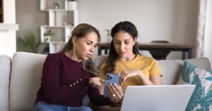 Los expertos en psicología coinciden: las 7 cosas que los baby boomers y la generación X admiran en secreto de la generación Z, pero que jamás dirían en voz alta en Acción de Gracias imagen-3
