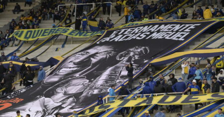 El trapo especial de la hinchada de Boca dedicado a Russo a un año de su fallecimiento imagen-12