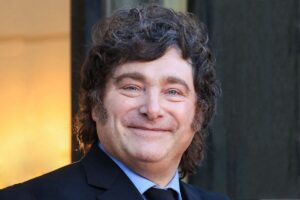 Javier Milei y sus medidas, en vivo: el mandatario volvió a cargar contra la prensa y acusó a una periodista de “zurda” imagen-2
