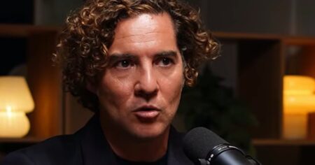 David Bisbal, cantante, 47 años: “Estoy intentando tratar de envejecer nueve meses por año” imagen-17