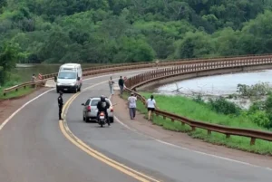 Habilitaron el tránsito para vehículos livianos y camiones de hasta 20 toneladas en los puentes Banana y Paranay imagen-77