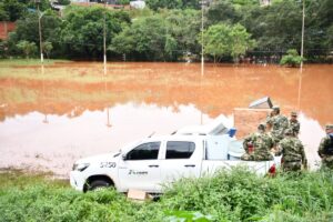 Itaipú alerta por una rápida crecida del Paraná y aumentan las evacuaciones en Ciudad del Este imagen-78