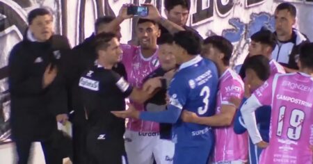 Nicolás Lamolina tras el escándalo en All Boys – Godoy Cruz: “Hice un esfuerzo muy grande para que no se me acercaran con el celular” Nicolás Lamolina tras el escándalo en All Boys - Godoy Cruz: "Hice un esfuerzo muy grande para que no se me acercaran con el celular" imagen-18