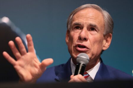 Greg Abbott, gobernador de Texas: “Congelé matrículas y cuotas hasta el año académico 2026-2027” imagen-16