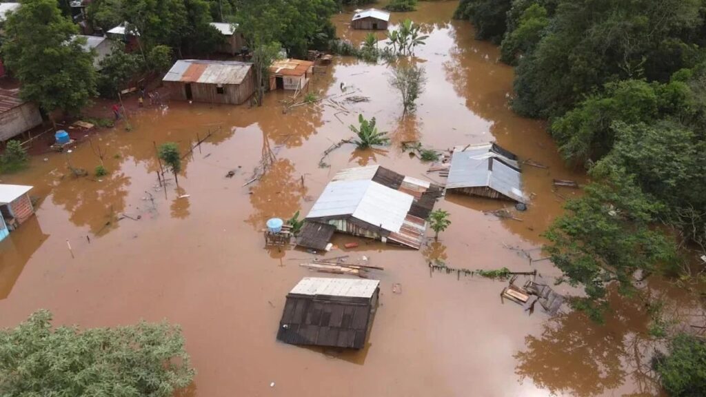 Lluvias y crecidas en la región: evacuaciones, rutas cortadas y alertas por el avance del agua imagen-72
