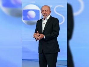 En el último debate antes del balotaje, Lula cruzó a Flávio Bolsonaro con críticas a Milei: “En la Argentina, la gente come carne de burro y vos querés un modelo igual” imagen-3