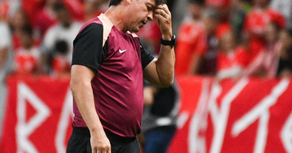 Corinthians en crisis: séptima derrota seguida, afuera Diniz y cerca del descenso imagen-43