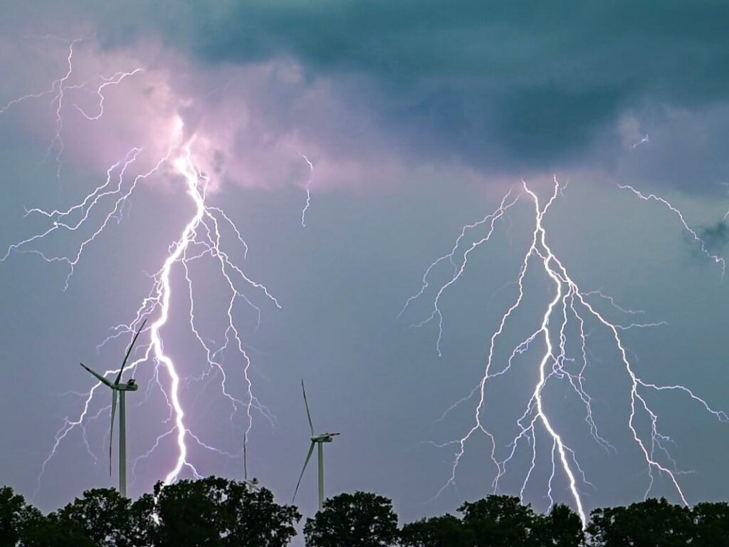 A qué hora llegan las tormentas fuertes a Buenos Aires hoy, jueves 22 de octubre imagen-107