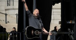 Bruce Springsteen, cantante, 76 años: “El ejercicio es importante para ponerse en forma, pero la alimentación es el 90% del juego” imagen-2