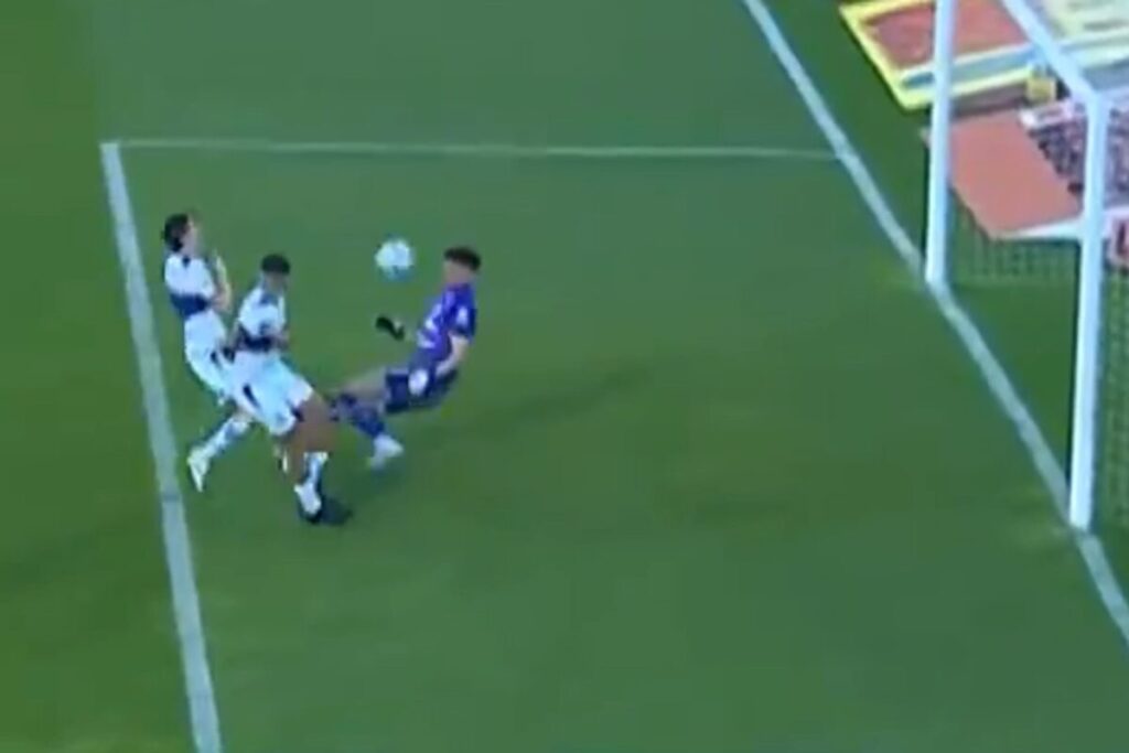 El insólito gol de Nacho Fernández en el triunfo de Gimnasia ante Sarmiento por el Torneo Clausura imagen-105