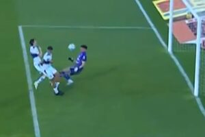 El insólito gol de Nacho Fernández en el triunfo de Gimnasia ante Sarmiento por el Torneo Clausura imagen-4