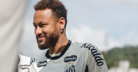La viral frase de Neymar: “Cuando me retire, voy a pasar un año sin hacer un carajo, rascándome las pelotas” La viral frase de Neymar: "Cuando me retire, voy a pasar un año sin hacer un carajo, rascándome las pelotas" imagen-18