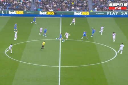 Diego Gómez, para el premio Puskas: el golazo desde mitad de la cancha que sufrió el arquero argentino Walter Benítez imagen-7