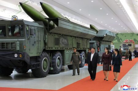 Kim Jong-un presenta el Hwasong-20, un misil capaz de alcanzar a EE.UU., en la previa de una posible reunión con Donald Trump imagen-7