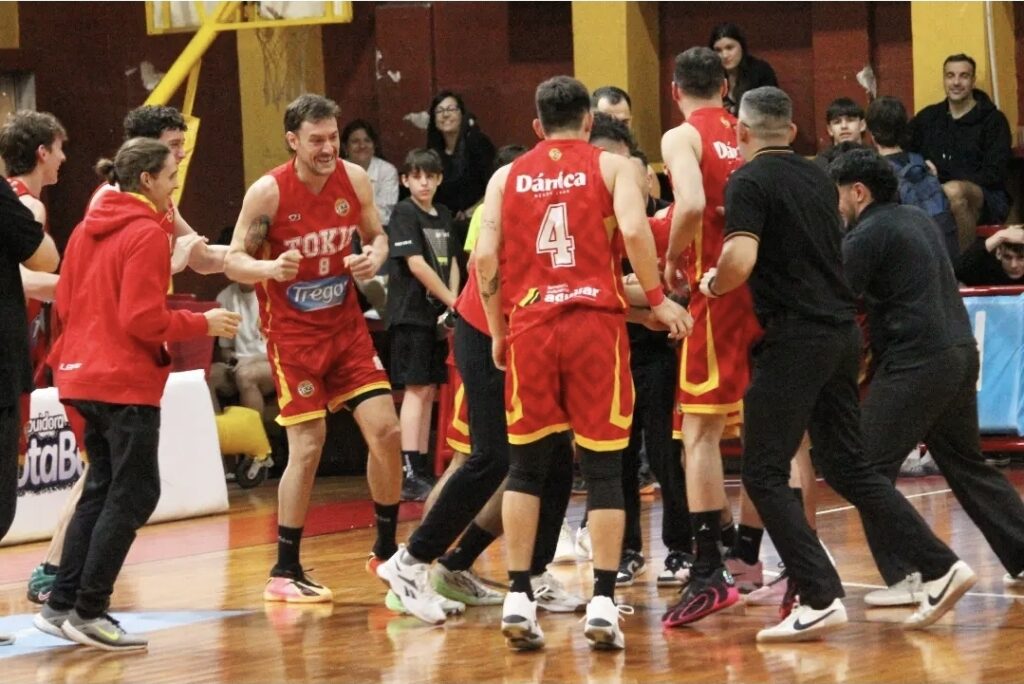 Tokio ganó, sigue invicto y se aseguró el 1 Tokio ganó, sigue invicto y se aseguró el 1 imagen-5