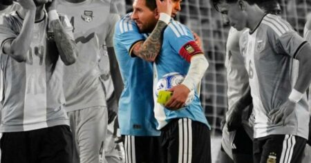 Flores, el último compañero de Messi: de no animarse a pedirle una foto al “hacé el gol” que se lleva para siempre imagen-16