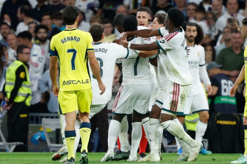 Real Madrid le ganó a Villarreal, pero Vinicius se robó la atención: hizo un golazo que fue anulado y fue expulsado por un hecho insólito Real Madrid le ganó a Villarreal, pero Vinicius se robó la atención: hizo un golazo que fue anulado y fue expulsado por un hecho insólito imagen-5