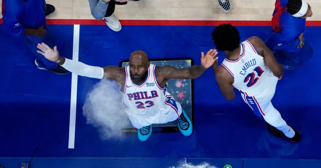 Arranca la NBA con una incógnita: ¿LeBron está para campeón en su primer año en Philadelphia? Arranca la NBA con una incógnita: ¿LeBron está para campeón en su primer año en Philadelphia? imagen-45