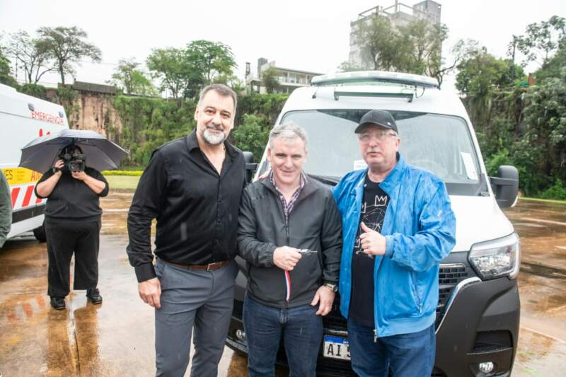 Con fondos provinciales, el Gobernador entregó ambulancias para ochos municipios y fortalecer así elñ sistema sanitario Con fondos provinciales, el Gobernador entregó ambulancias para ochos municipios y fortalecer así elñ sistema sanitario imagen-5