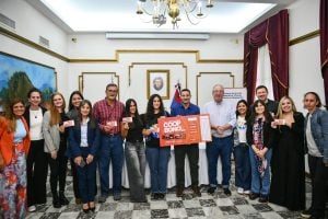 Paassalacqua encabezó el lanzamiento del CoopBono misionero: permitirá a cooperativas escolares generar recursos propios, financiar sus proyectos productivos y ampliar las oportunidades de los estudiantes Paassalacqua encabezó el lanzamiento del CoopBono misionero: permitirá a cooperativas escolares generar recursos propios, financiar sus proyectos productivos y ampliar las oportunidades de los estudiantes imagen-7
