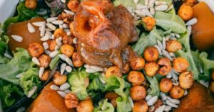 Los chefs: “El secreto de una gran ensalada de garbanzos está en un superalimento con numerosas propiedades” Los chefs: “El secreto de una gran ensalada de garbanzos está en un superalimento con numerosas propiedades” imagen-3