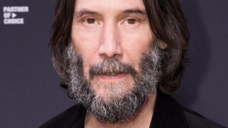 Keanu Reeves fue gerente en un restaurante antes de ser actor: "De repente me di cuenta de que esto no era lo que quería hacer con mi vida, así que dimití" imagen-122