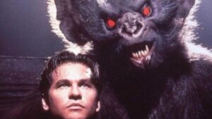 'Batman Forever' iba a tener una escena grotesca con un murciélago gigante. La cortaron a última hora, pero los fans están pidiendo un director's cut para incluirla imagen-4