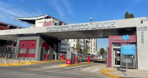 Un nene de 12 años está grave luego de que un arco de fútbol cayera sobre su cabeza en el club Lanús Un nene de 12 años está grave luego de que un arco de fútbol cayera sobre su cabeza en el club Lanús imagen-4