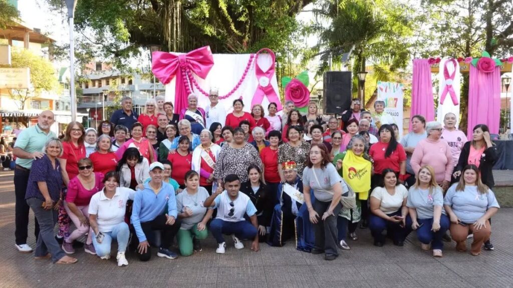 Eldorado realizó una jornada de concientización sobre el cáncer de mama en la Plaza Sarmiento imagen-5