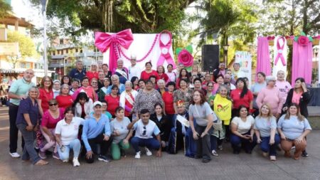 Eldorado realizó una jornada de concientización sobre el cáncer de mama en la Plaza Sarmiento imagen-7