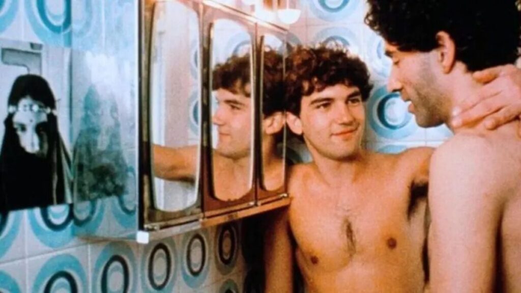 Hace 44 años causó gritos y polémica en su debut español. Ahora es uno de los actores internacionales más queridos del mundo, ¿le reconoces? imagen-5