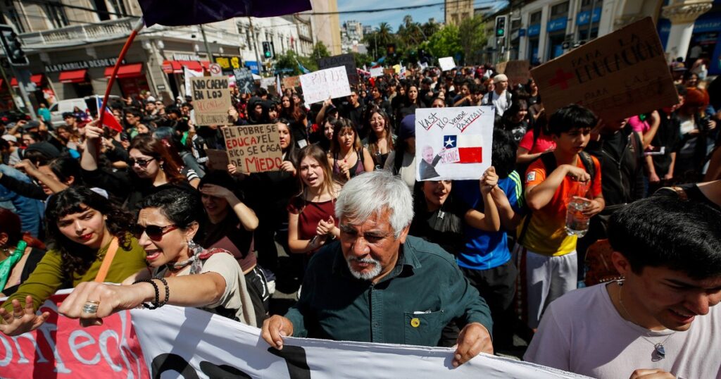 El 64 por ciento de los chilenos desaprueba la gestión del gobierno de José Antonio Kast imagen-106