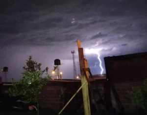 Fin de semana con advertencia naranja por intensas tormentas y ocasional granizo imagen-1