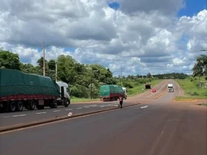 Habilitaron el cruce de camiones por los puentes sobre el Piray Guazú y Paranay en Ruta 12 Habilitaron el cruce de camiones por los puentes sobre el Piray Guazú y Paranay en Ruta 12 imagen-1