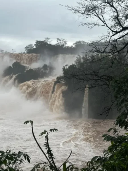 Los ríos Iguazú y Paraná registran una leve baja, pero el puerto de Iguazú sigue cerrado imagen-12