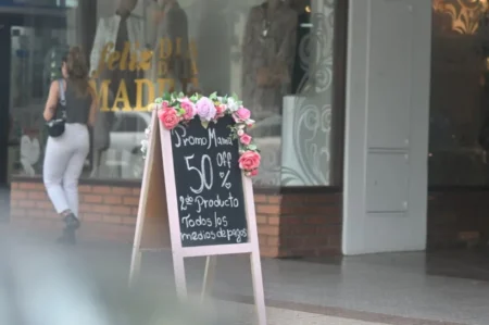 Bajas ventas por el día de la madre en comercios de Posadas imagen-13