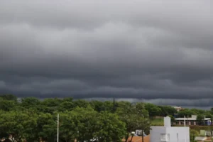 Cielo cubierto, aire fresco y precipitaciones aisladas dominarán las jornadas misioneras imagen-1