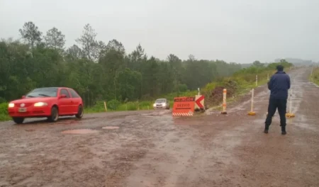 Temporal en Misiones deja 141 evacuados, 117 viviendas afectadas y cinco puentes cortados imagen-12