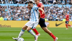 Racing e Independiente no se sacaron diferencias en un clásico más que caliente por el Torneo Clausura: reviví lo mejor - TyC Spo... imagen-1