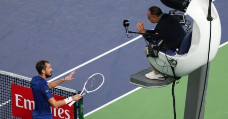 Medvedev y un insólito momento: amenazó al umpire con irse de la cancha si no le mostraban el ojo de halcón imagen-14