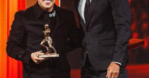 Esequiel Barco fue elegido MVP de la liga rusa y recibió el premio de una leyenda del fútbol imagen-2