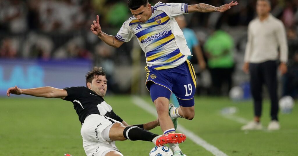 Leonel Flores le pagó con la misma moneda a Thiago Mendes, tras la victoria de Boca en Río: la cargada que frenó Arruabarrena imagen-106