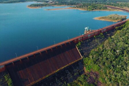 La represa Urugua-í libera más agua para garantizar su operatividad imagen-8