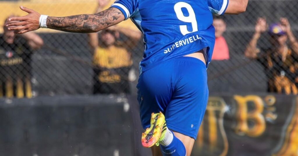Ferro no pudo festejar: Godoy Cruz goleó y estiró la definición del Nacional imagen-50