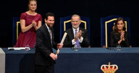 Un premio a la humanidad de Messi imagen-12